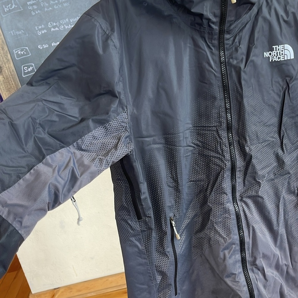 North Face Insulated Coat. - Picture 3 of 10